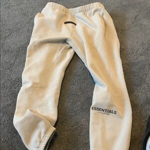 Essentials Fear of God Sweatpants in Cream